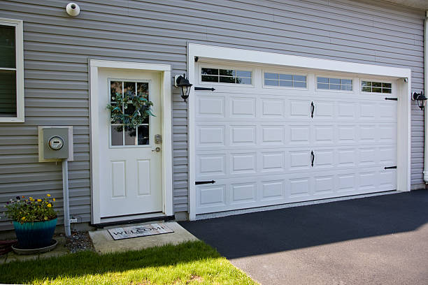 24/7 Emergency Garage Door Panel Replacement experts in Haakon County County, SD